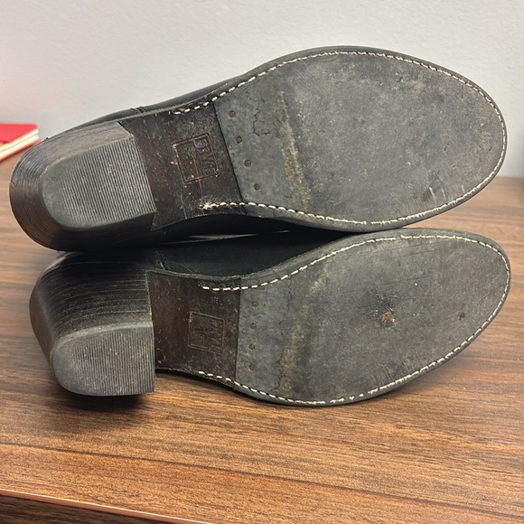 Frye Women's Jackie Button Short Boot. Used condition. Size 7. - Picture 15 of 16